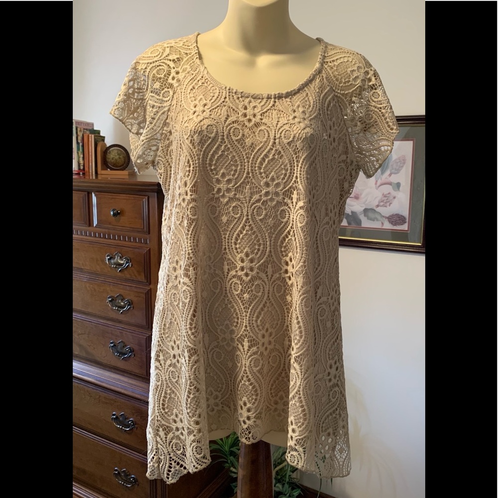 $⬇️ NWOT. Lace, nylon/spandex top